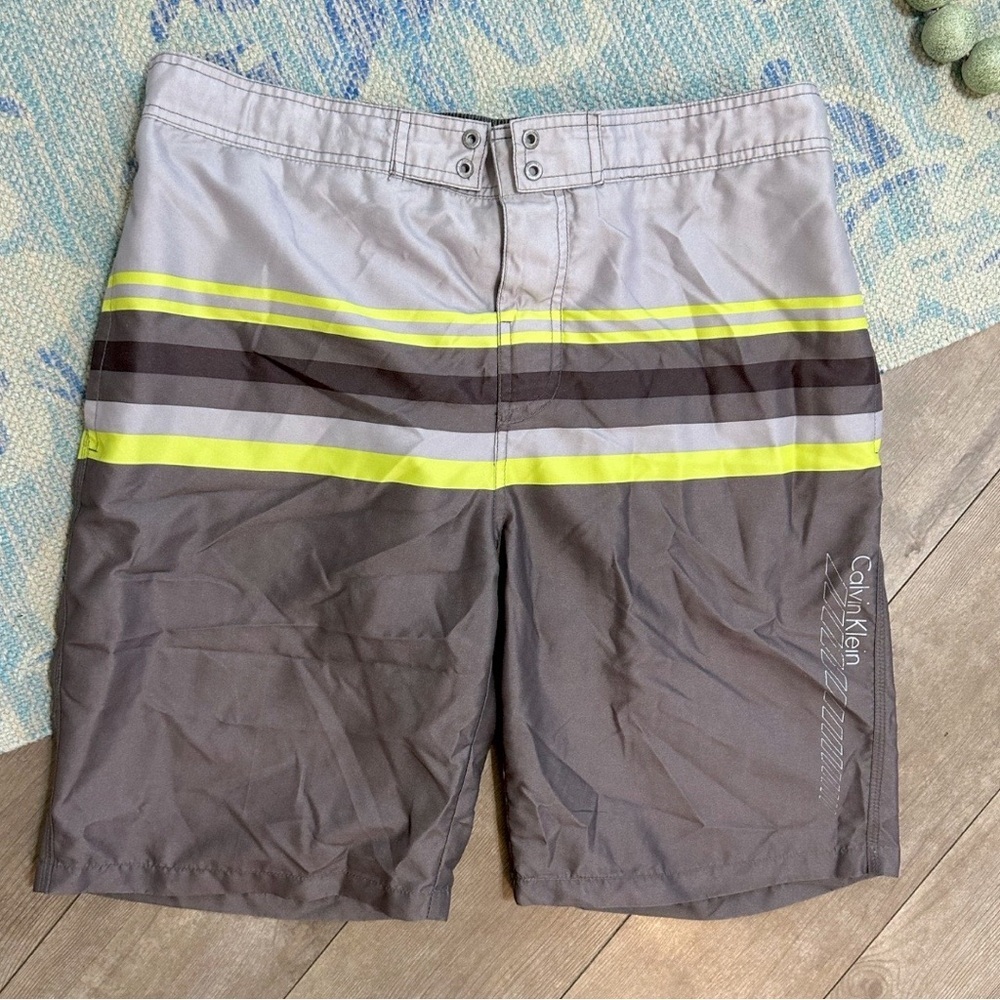 Calvin Klein Men's Micro Gradual Stripe Boardshort Swim Shorts Size X-Large